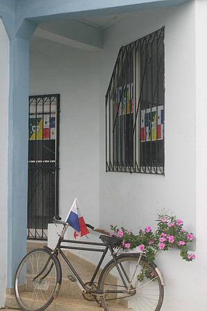 Bicicleta y flores, Boca de Tora, Panama